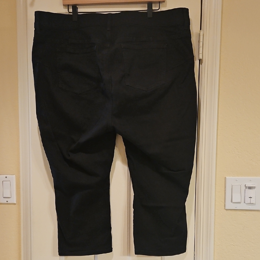 Torrid Black Ankle Cropped Jeans with Straight-Leg Design - Picture 6 of 12